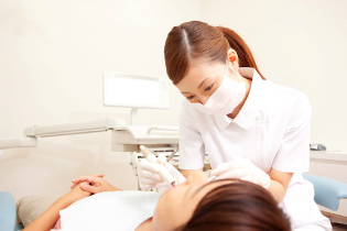 歯科衛生士による口腔内チェック、クリーニング、ケア指導